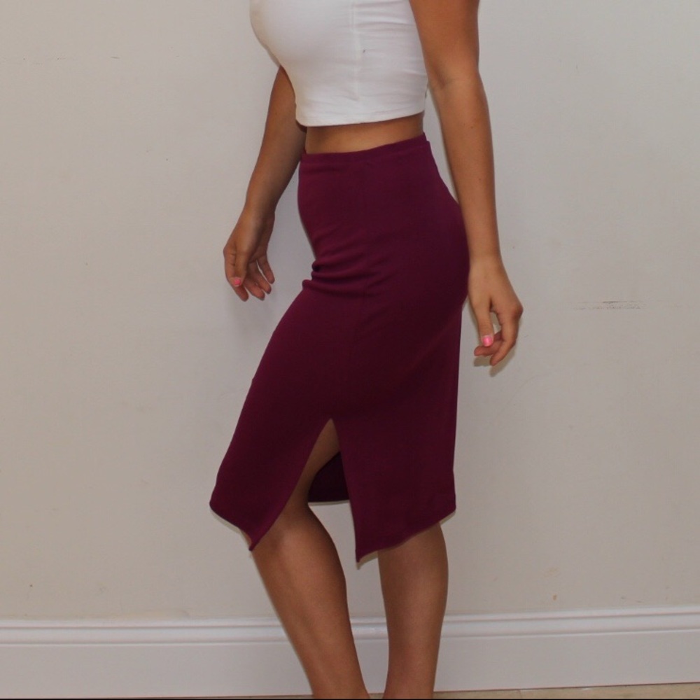 Super cute fuchsia pencil skirt!